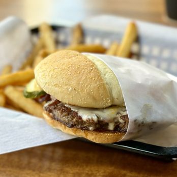 Killer Burger signature dishes Peanut Butter Pickle Bacon Burger
Classic Cheese Burger
Fun Guy Burger